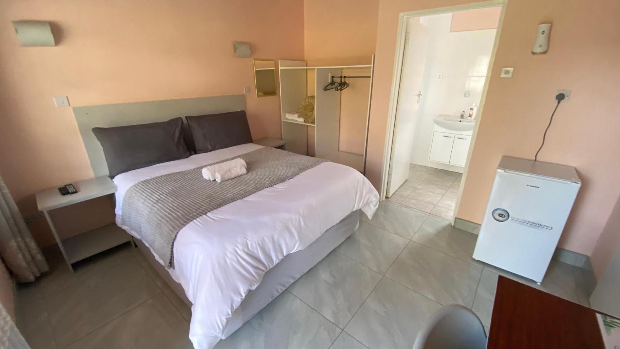 Lynns Guest House Булавайо Екстериор снимка