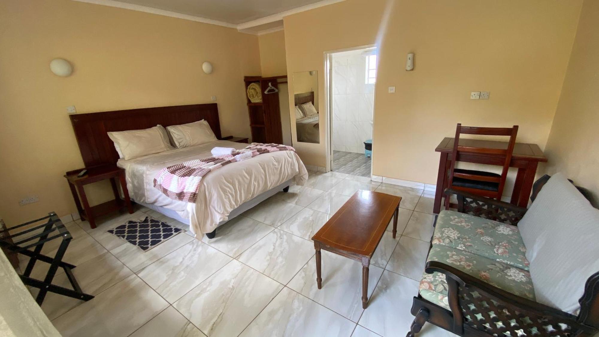 Lynns Guest House Булавайо Екстериор снимка
