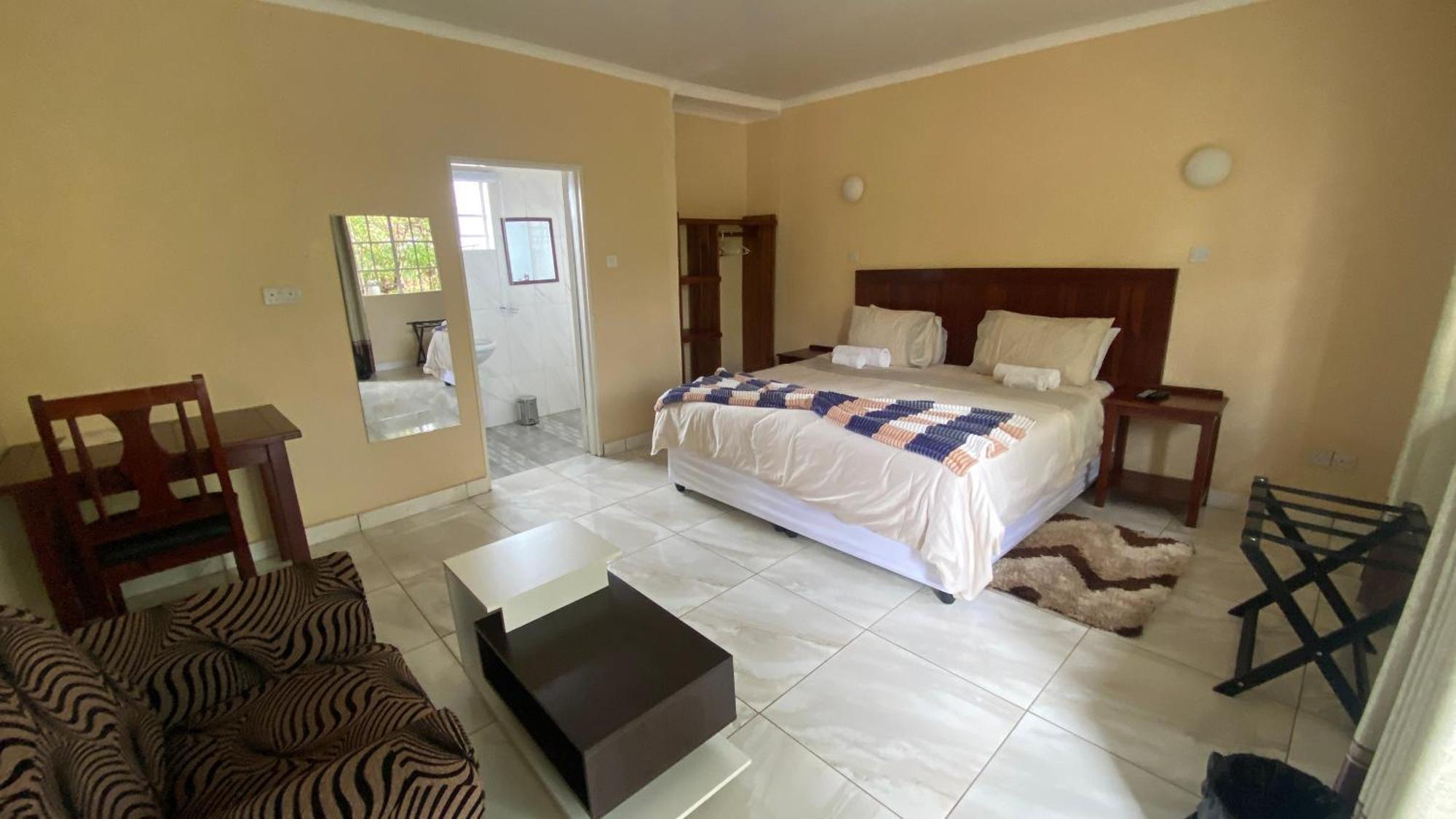 Lynns Guest House Булавайо Екстериор снимка
