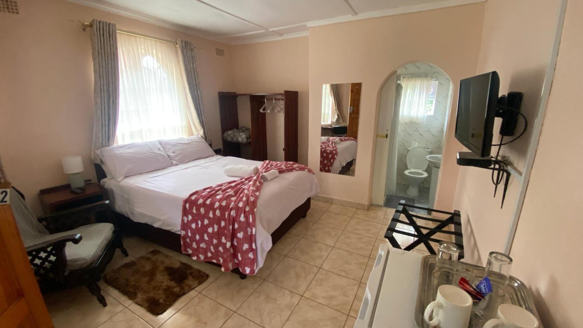 Lynns Guest House Булавайо Екстериор снимка