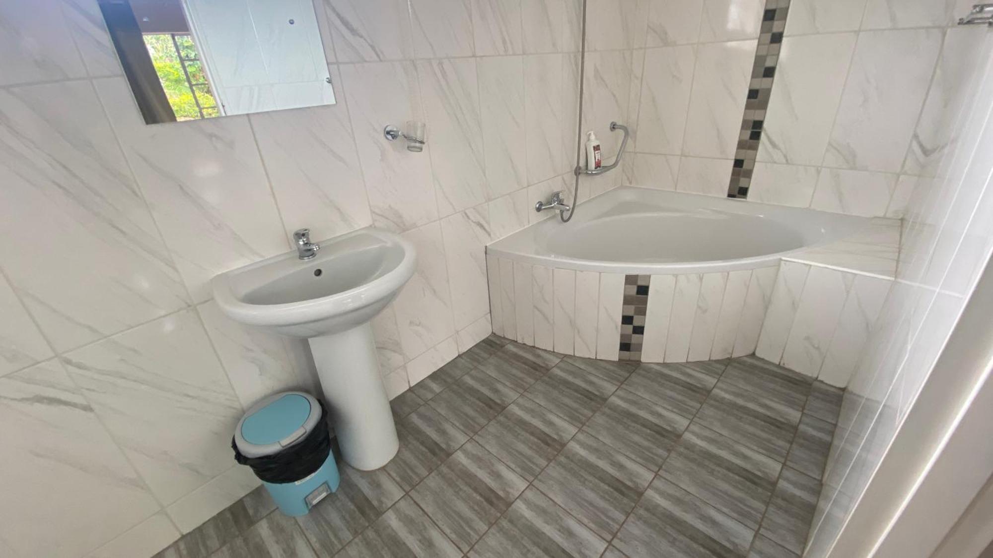 Lynns Guest House Булавайо Екстериор снимка