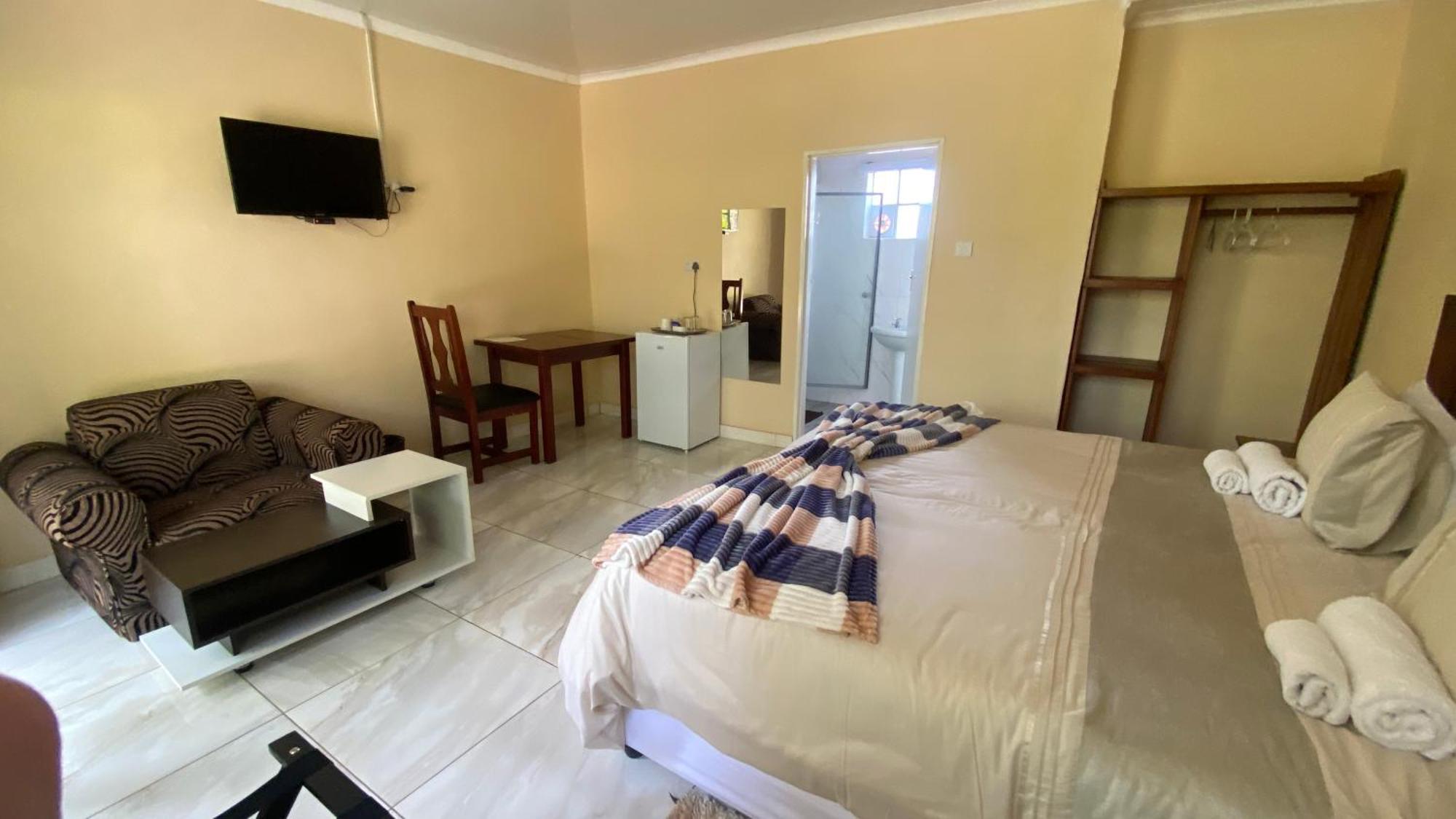 Lynns Guest House Булавайо Екстериор снимка