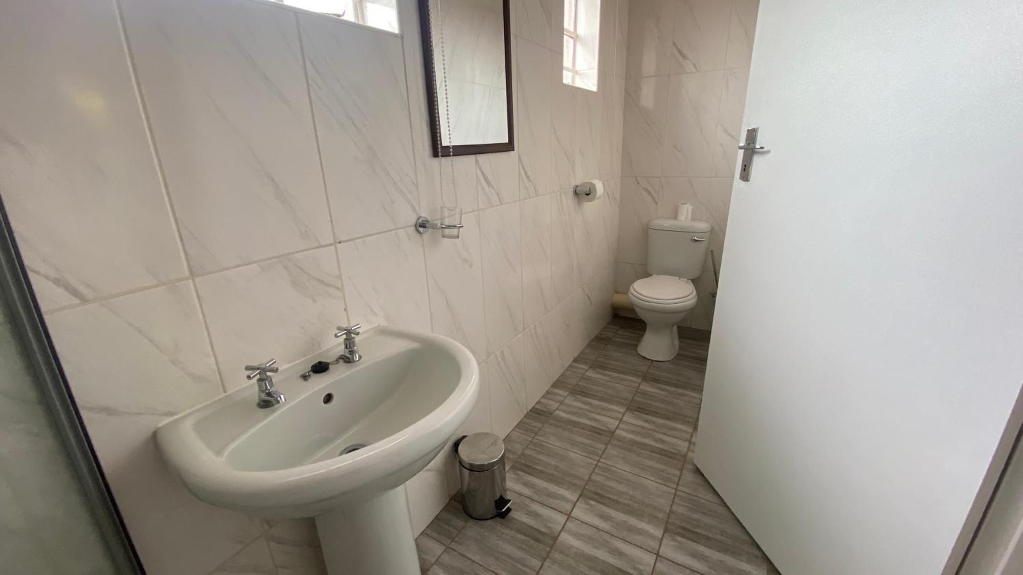 Lynns Guest House Булавайо Екстериор снимка