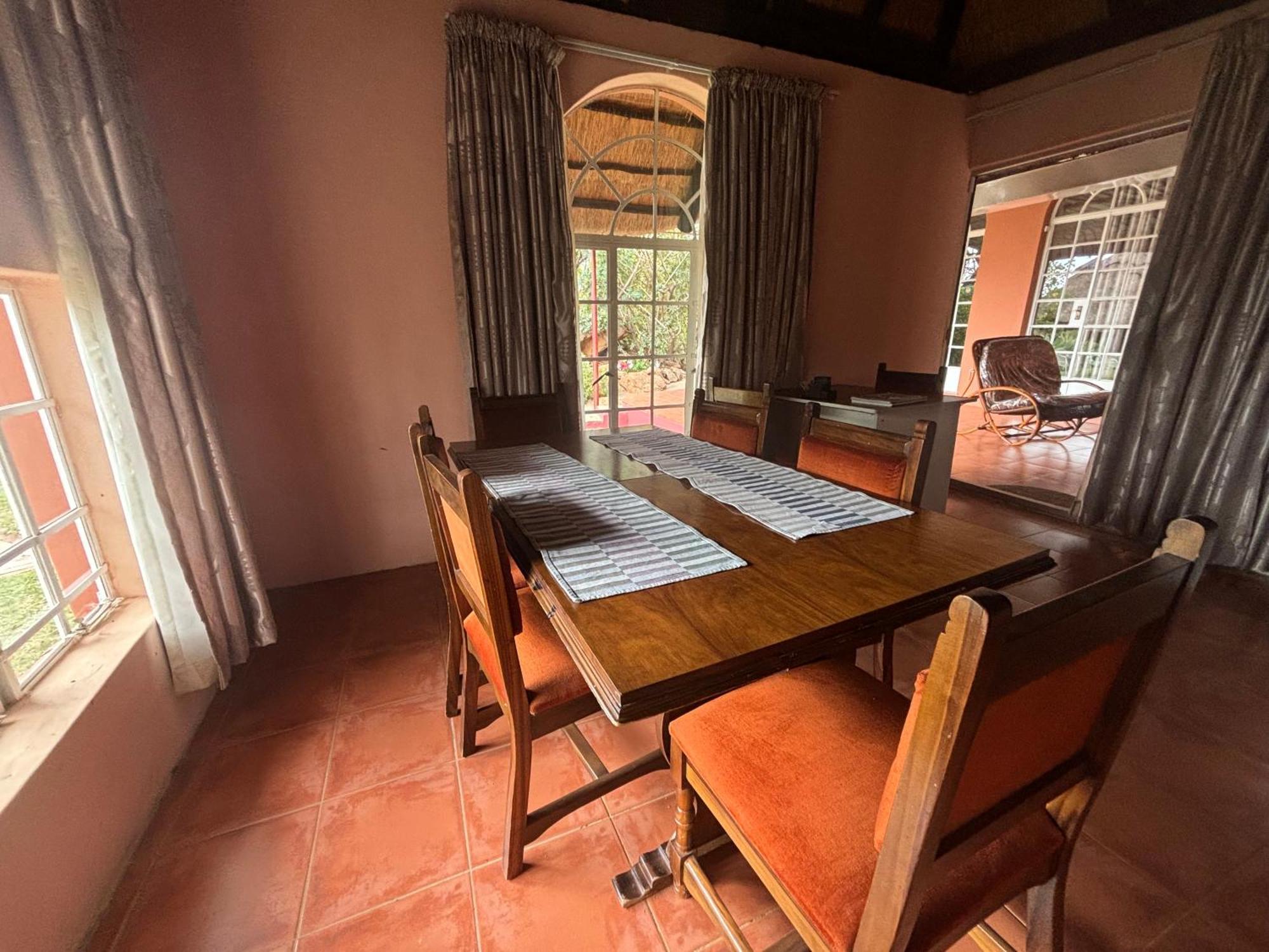 Lynns Guest House Булавайо Екстериор снимка
