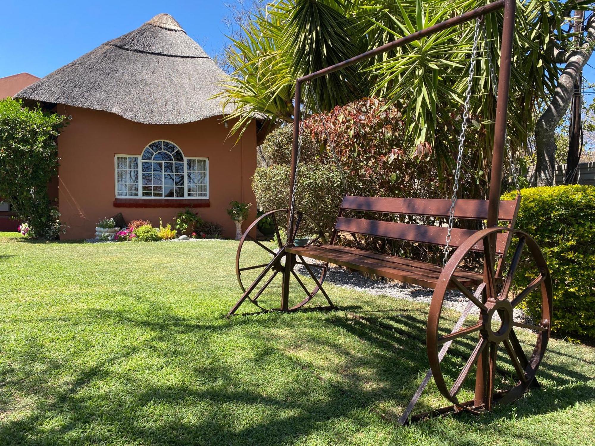 Lynns Guest House Булавайо Екстериор снимка