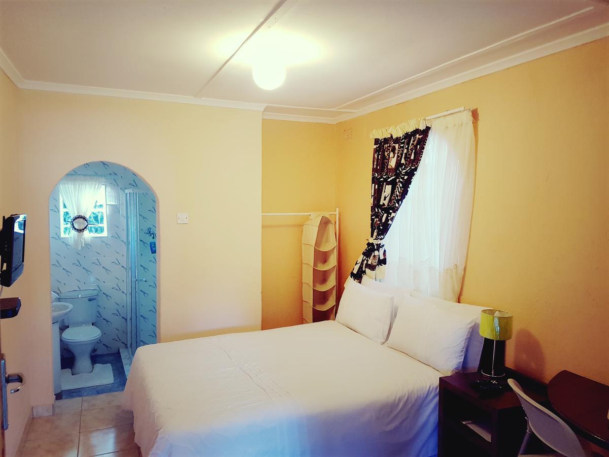Lynns Guest House Булавайо Екстериор снимка