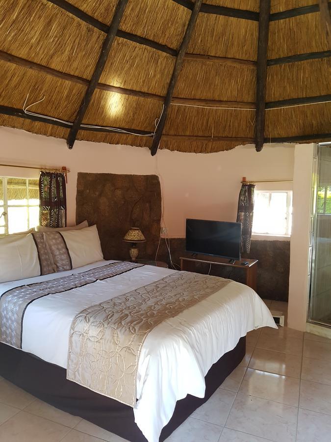 Lynns Guest House Булавайо Екстериор снимка