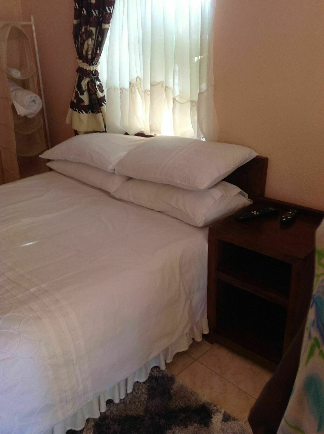 Lynns Guest House Булавайо Екстериор снимка
